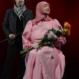 Валянціна Петрачкова. На заднім плане - артыст Арцём Блахін. Валянціна Петрачкова. На заднім плане - артыст Арцём Блахін.